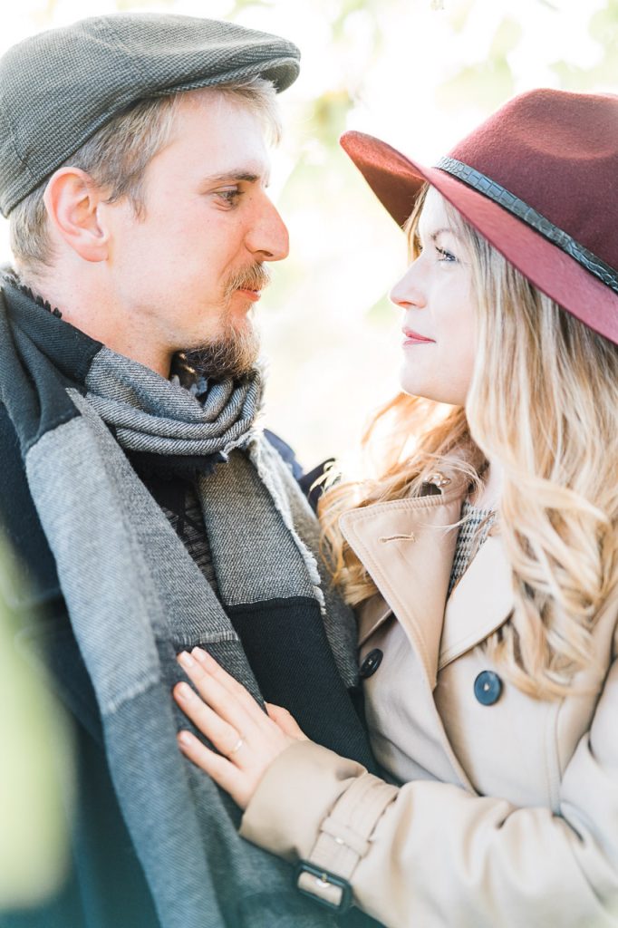 romanticky svadobny portret pri zapade slnka
