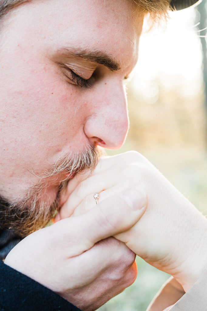 romanticky svadobny portret pri zapade slnka